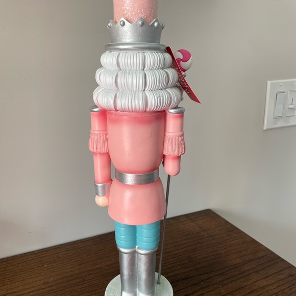 Peppermint Square 18 inch Pink/Aqua Pastel Resin Nutcracker - Picture 4 of 7